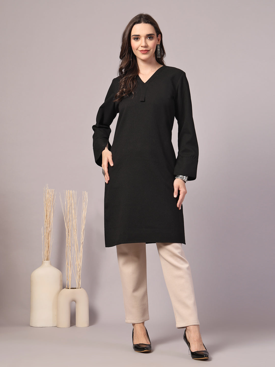 Vastraa Fusion Women's Traditional Woolen V-Neck Solid Kurti