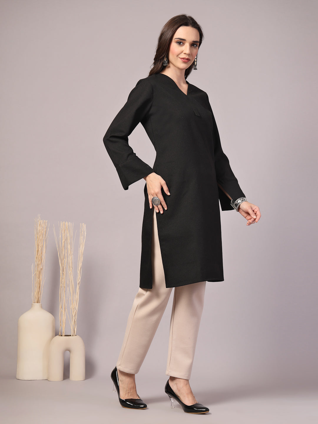 Vastraa Fusion Women's Traditional Woolen V-Neck Solid Kurti