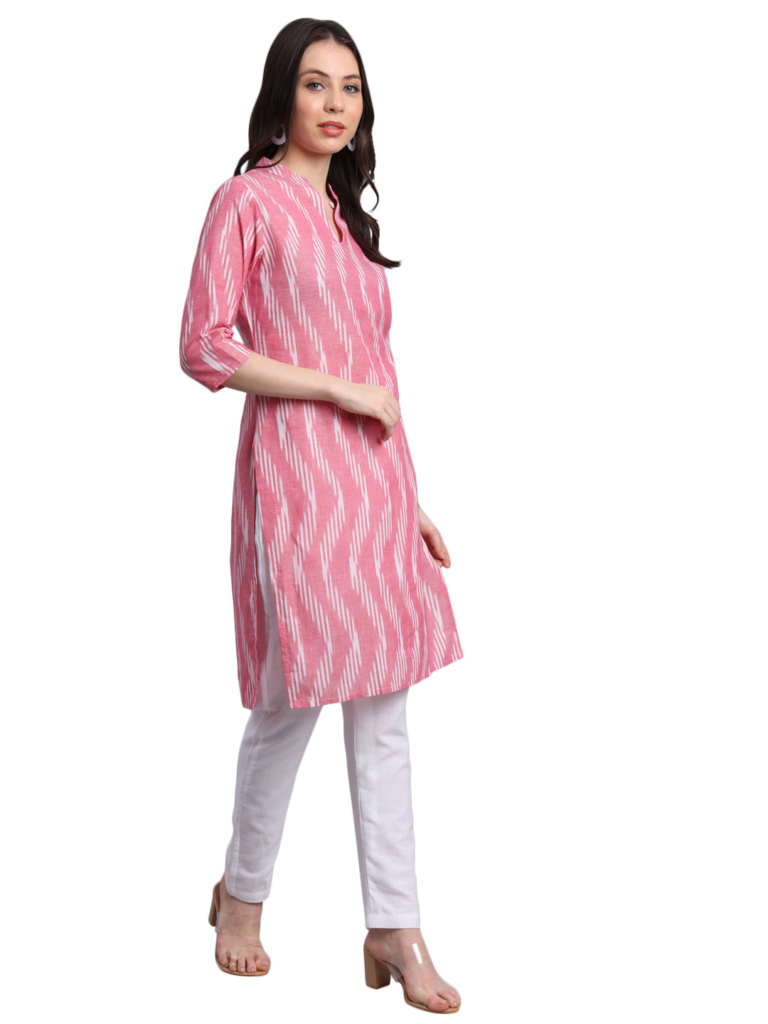 Vastraa Fusion Women's Pure Cotton Handloom Ikat Work Kurta/Kurti