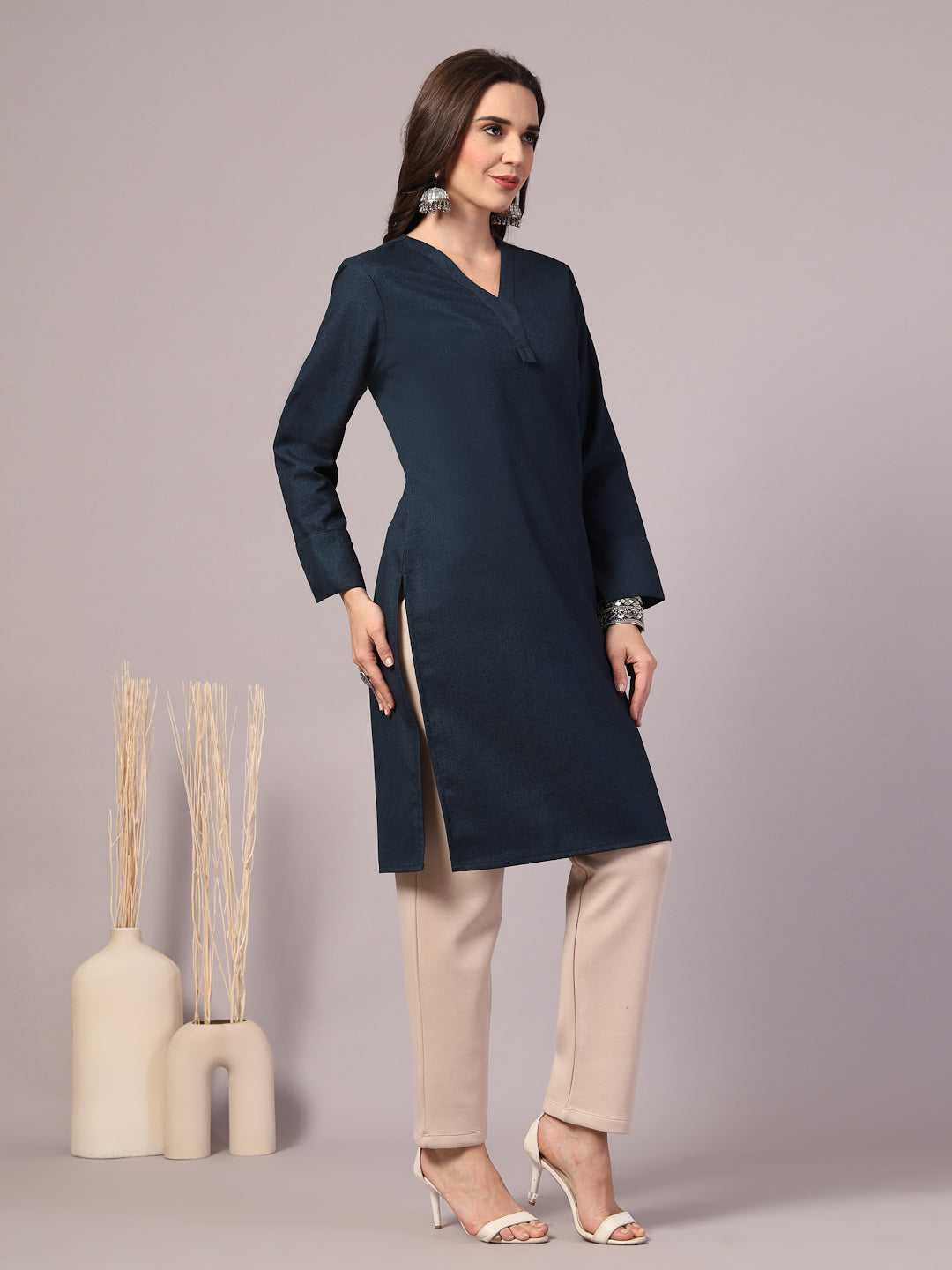 Vastraa Fusion Women's Traditional Woolen V-Neck Solid Kurti
