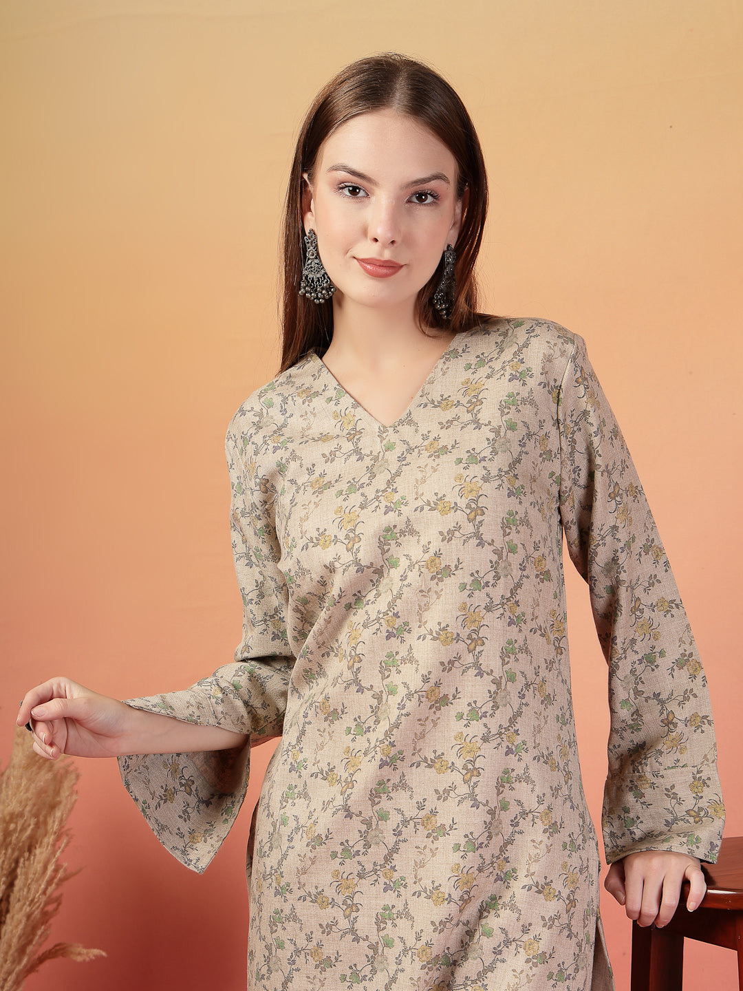 Vastraa Fusion Women Regular Fit Woolen Floral Printed Straight Warm Kurti with V-Neck & Long Sleeves