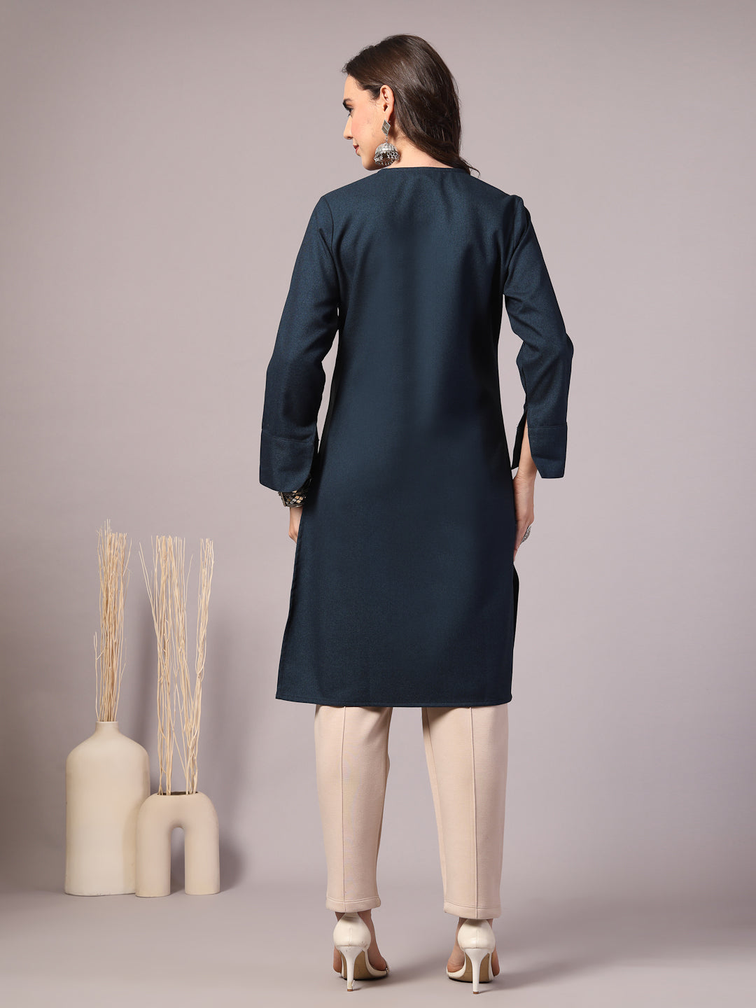 Vastraa Fusion Women's Traditional Woolen V-Neck Solid Kurti