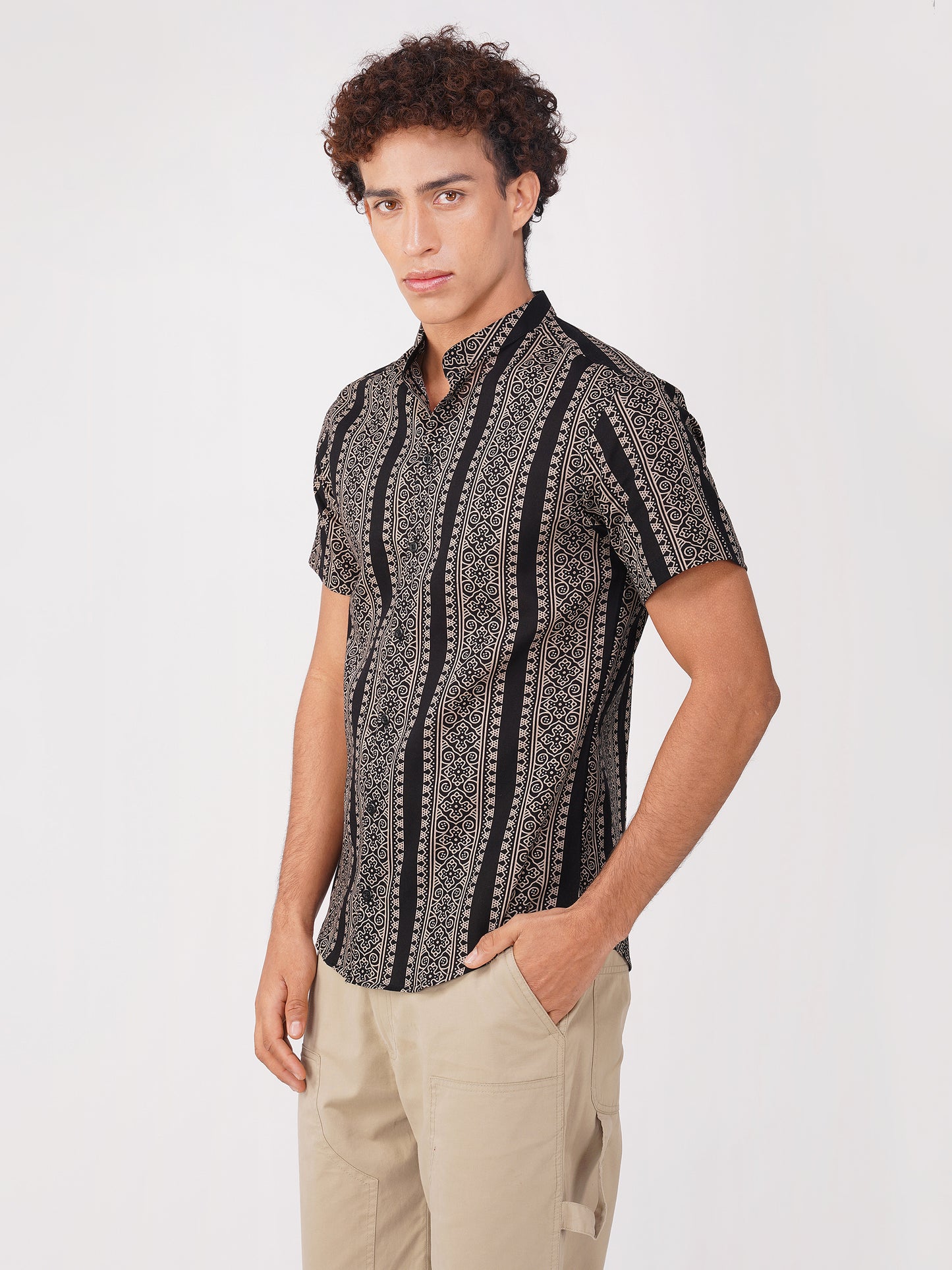 Vastraa Fusion Men's Block Print Cotton Summer Shirt (Chinees Collor)