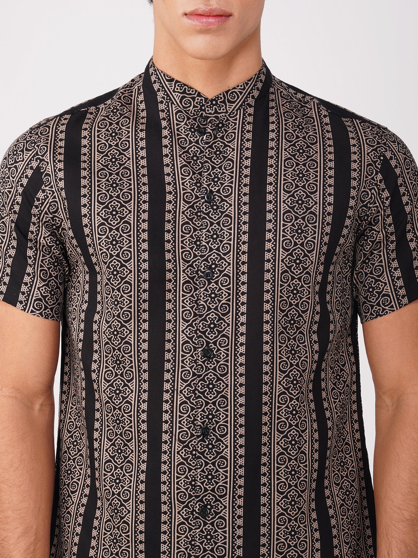 Vastraa Fusion Men's Block Print Cotton Summer Shirt (Chinees Collor)