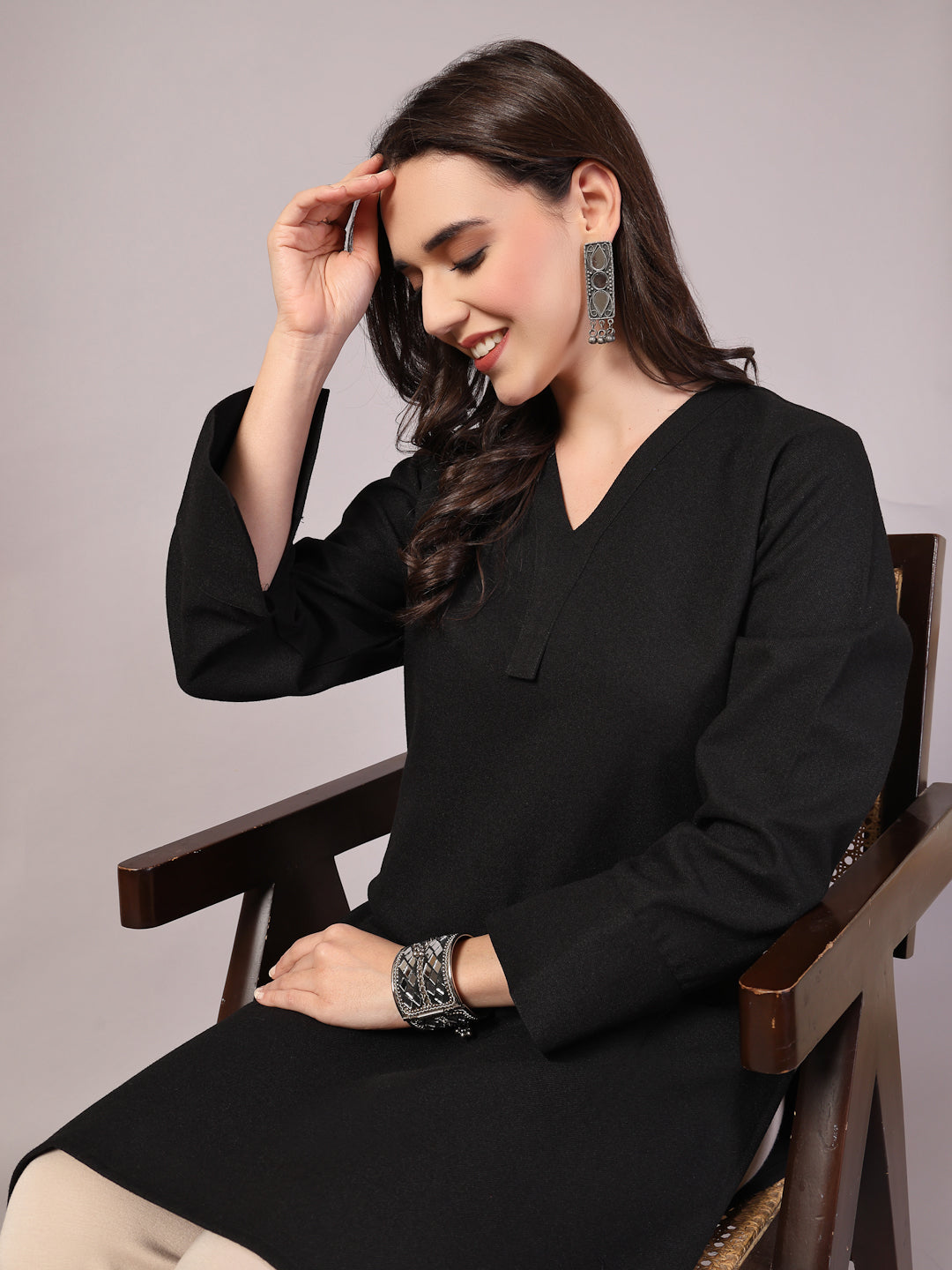 Vastraa Fusion Women's Traditional Woolen V-Neck Solid Kurti