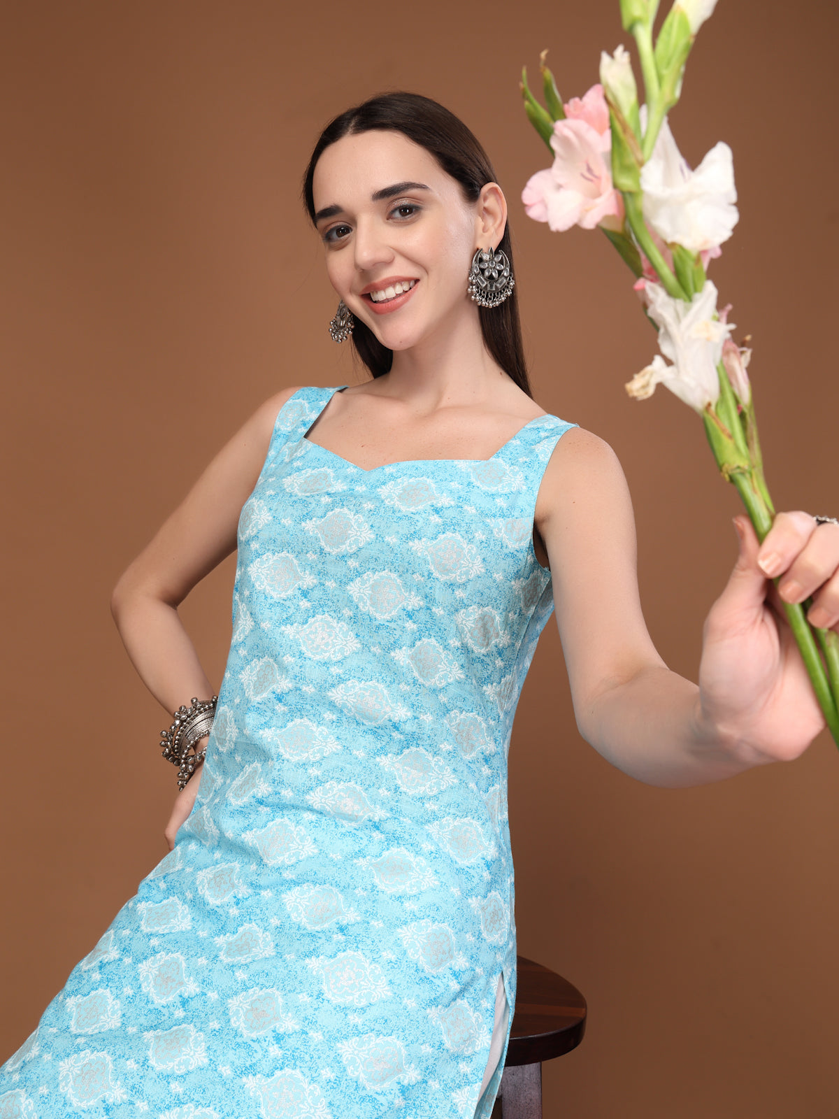 Women Floral Print Sleeveless Straight Kurti