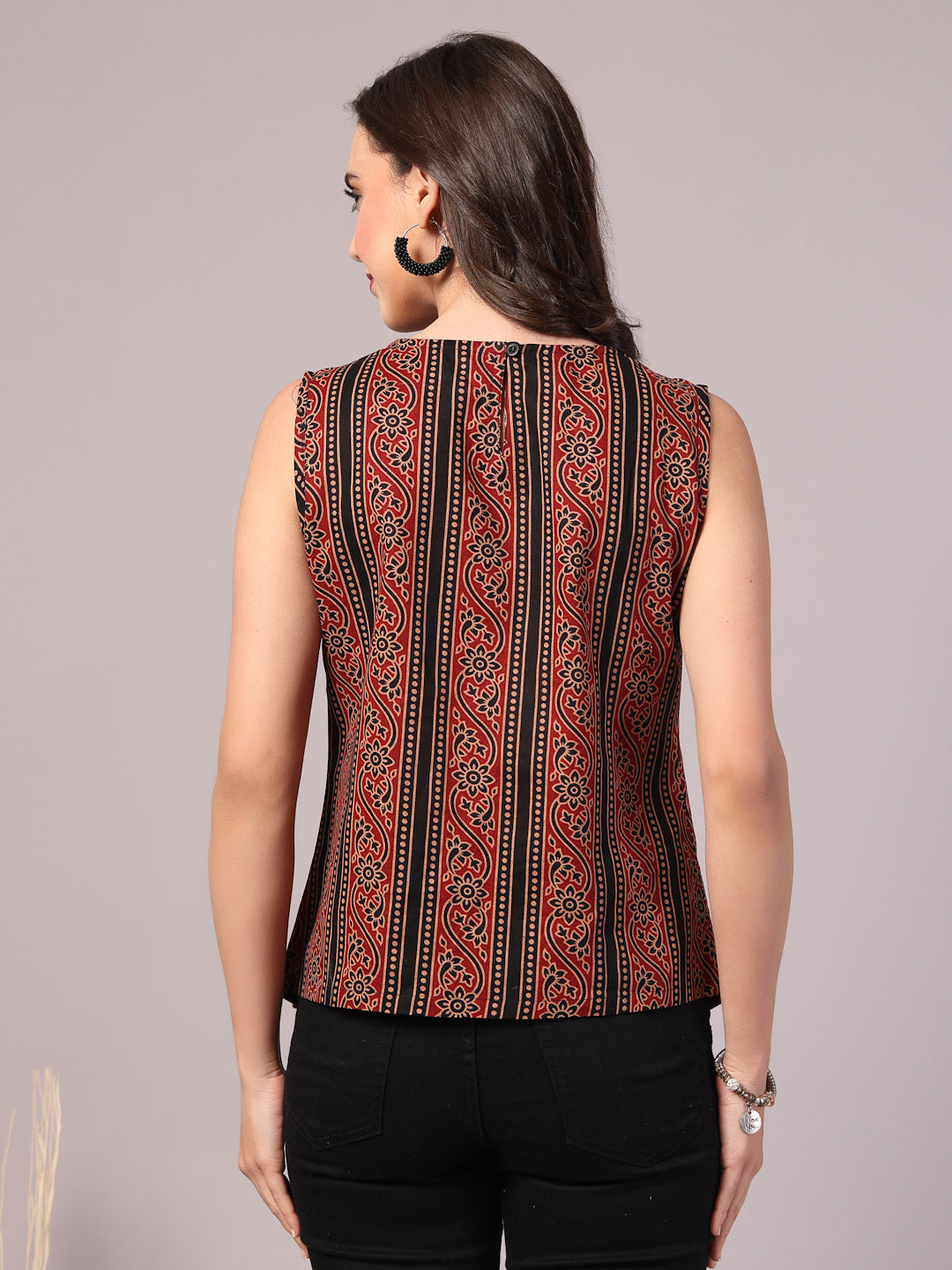 Vastraa Fusion Cotton Women's Stylish Fashion Casual Sleeveless Boat Neck Keyhole Back Top
