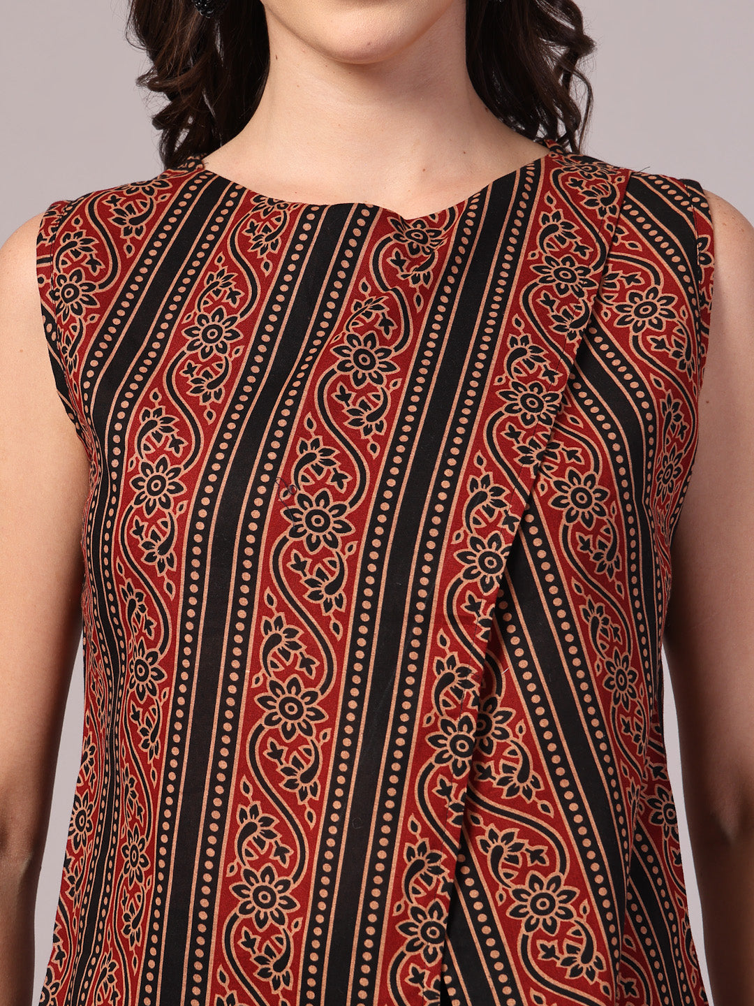 Vastraa Fusion Cotton Women's Stylish Fashion Casual Sleeveless Boat Neck Keyhole Back Top