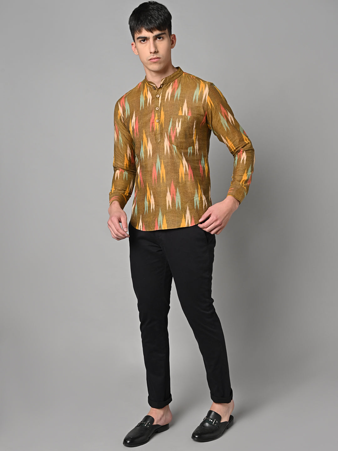 Vastraa Fusion Men Handloom Pure Cotton Ikat Printed Kurta