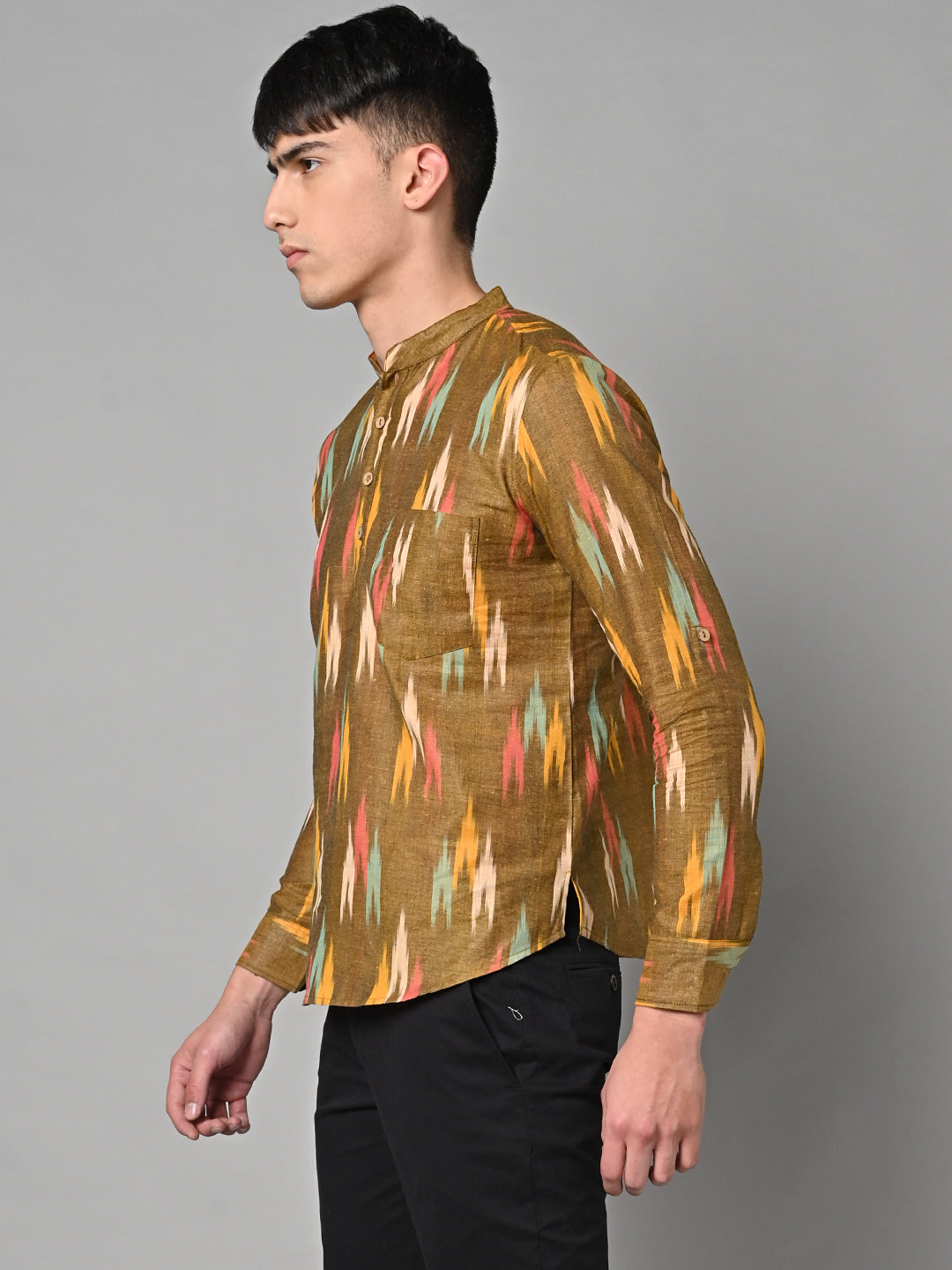 Vastraa Fusion Men Handloom Pure Cotton Ikat Printed Kurta