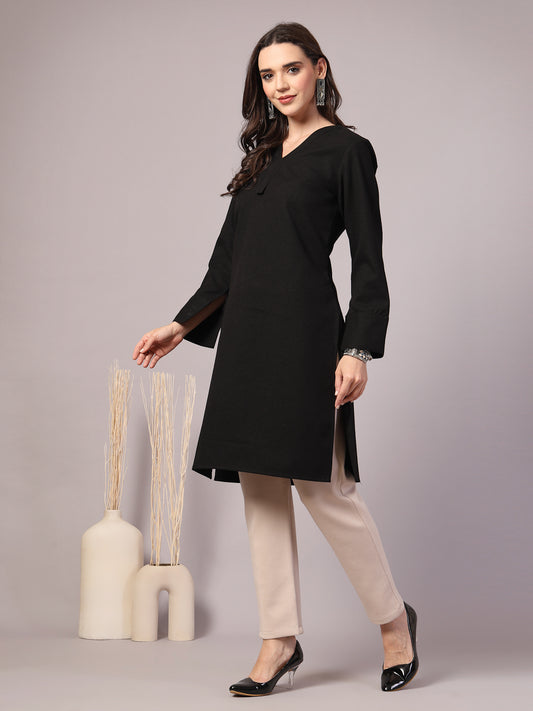 Vastraa Fusion Women's Traditional Woolen V-Neck Solid Kurti