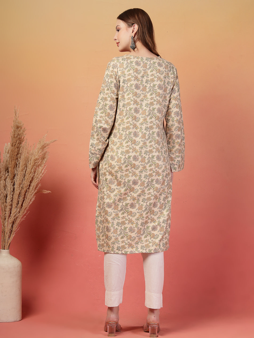 Vastraa Fusion Women Regular Fit Woolen Floral Printed Straight Warm Kurti with V-Neck & Long Sleeves