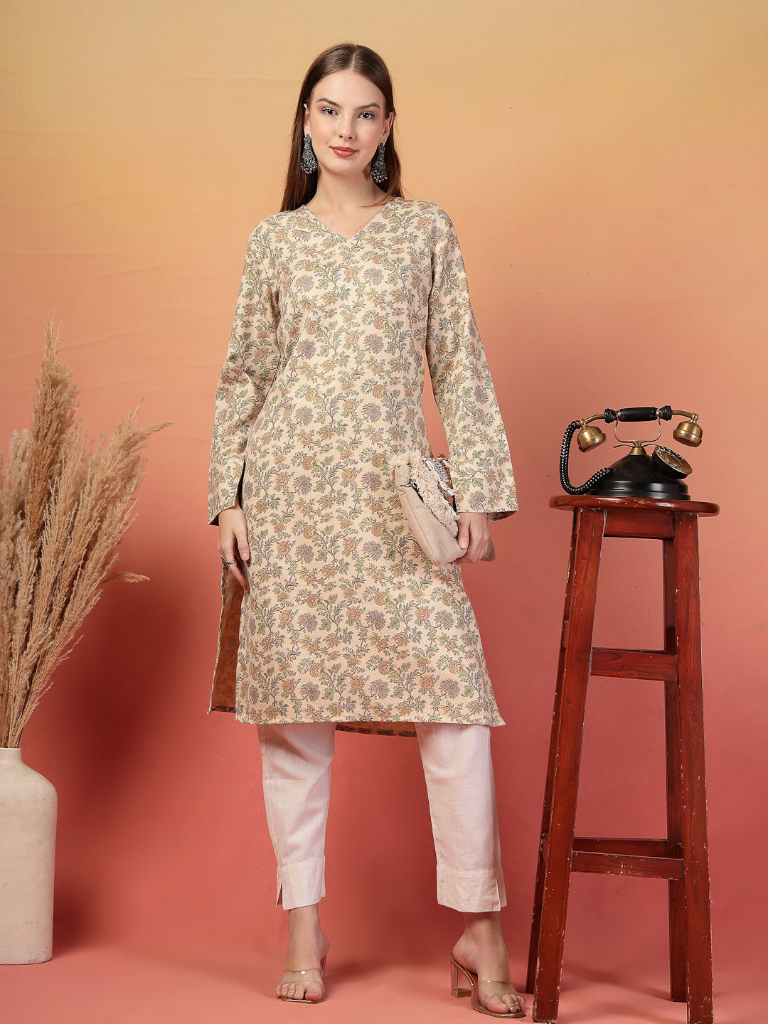 Vastraa Fusion Women Regular Fit Woolen Floral Printed Straight Warm Kurti with V-Neck & Long Sleeves