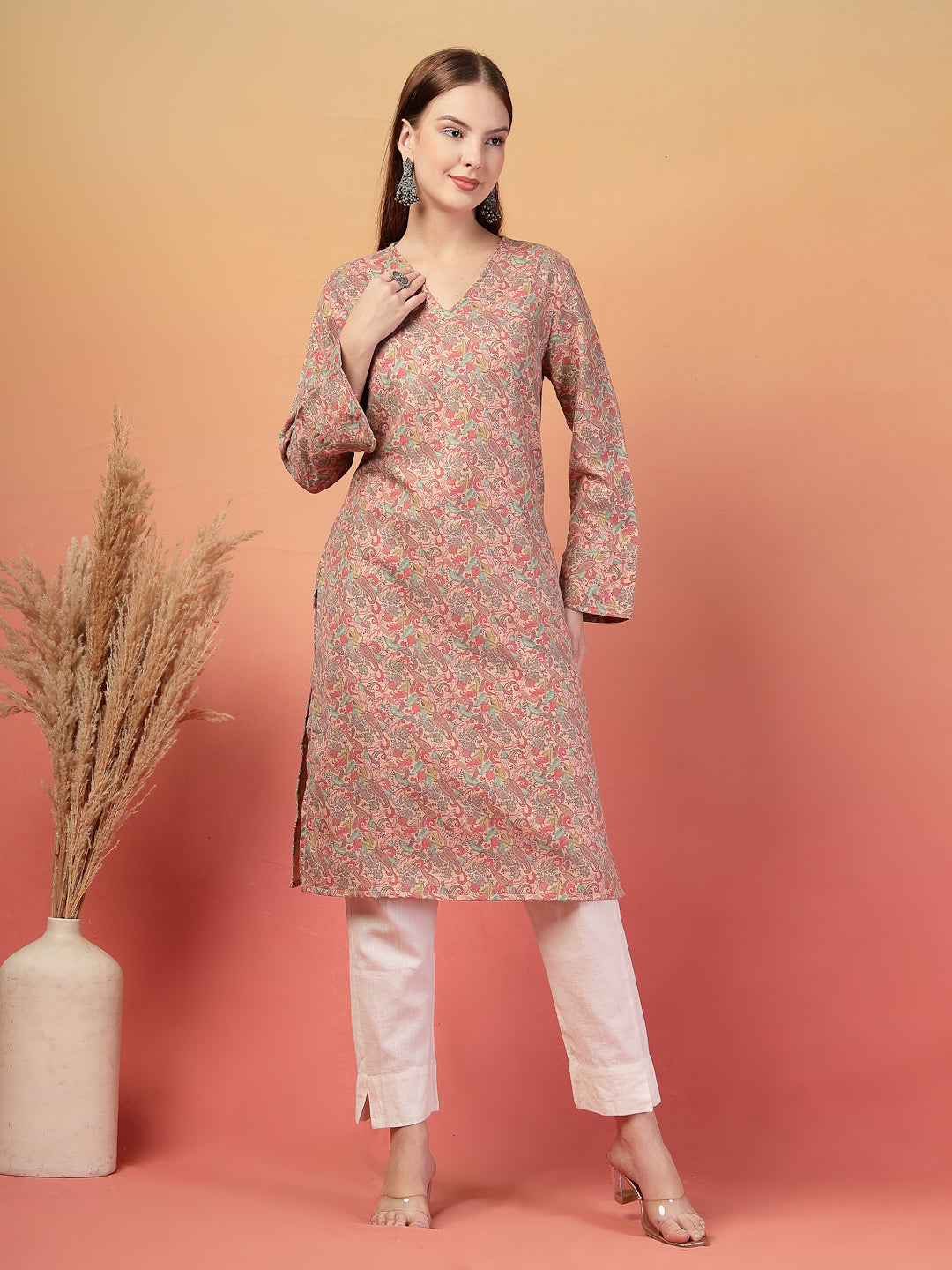 Vastraa Fusion Women Regular Fit Woolen Floral Printed Straight Warm Kurti with V-Neck & Long Sleeves