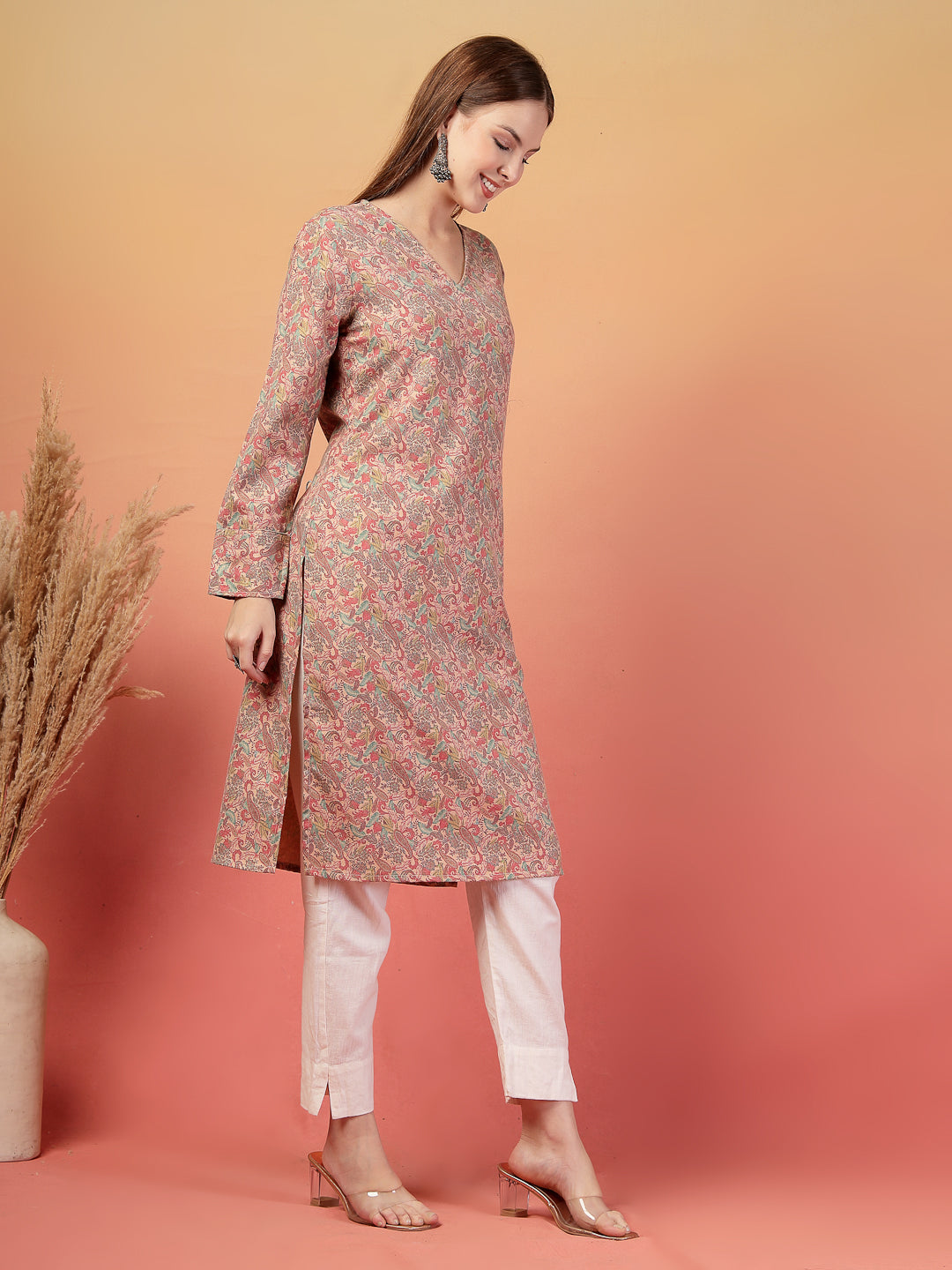 Vastraa Fusion Women Regular Fit Woolen Floral Printed Straight Warm Kurti with V-Neck & Long Sleeves