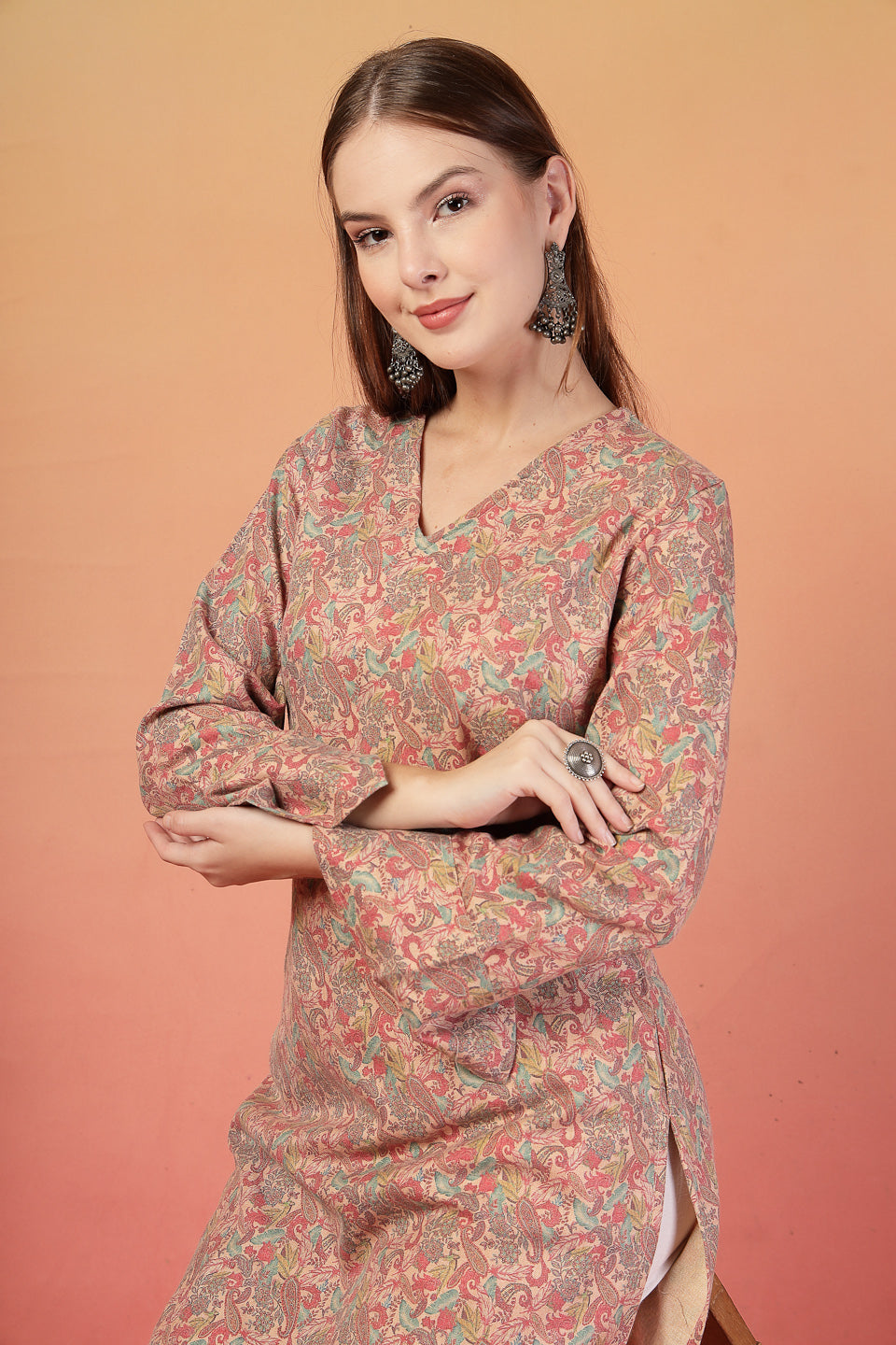 Vastraa Fusion Women Regular Fit Woolen Floral Printed Straight Warm Kurti with V-Neck & Long Sleeves