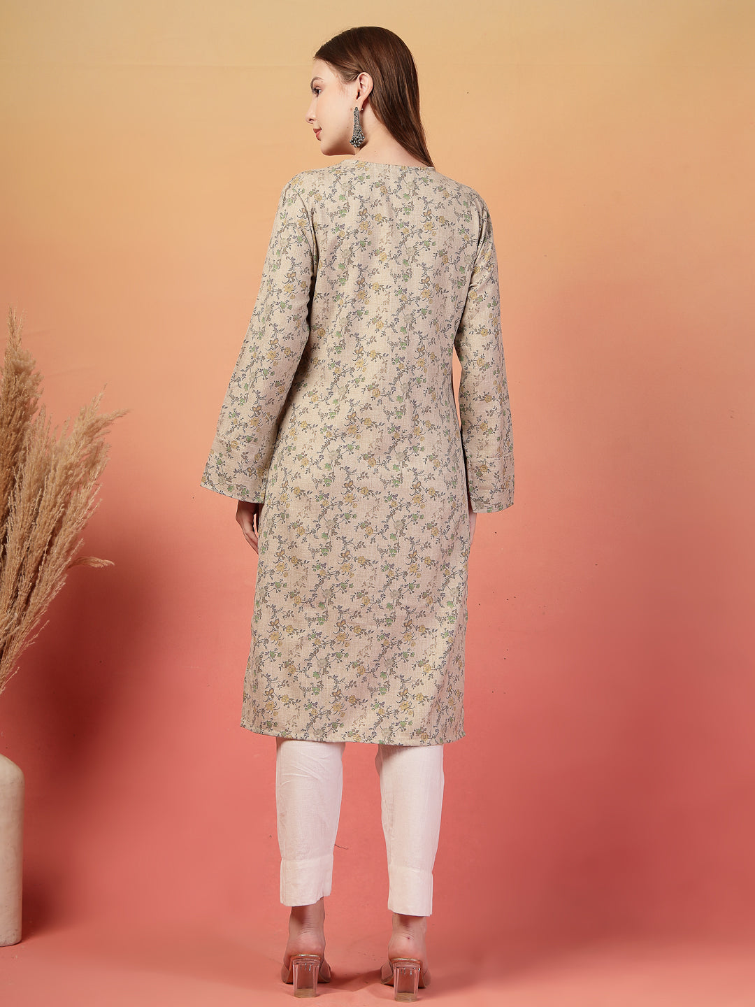 Vastraa Fusion Women Regular Fit Woolen Floral Printed Straight Warm Kurti with V-Neck & Long Sleeves