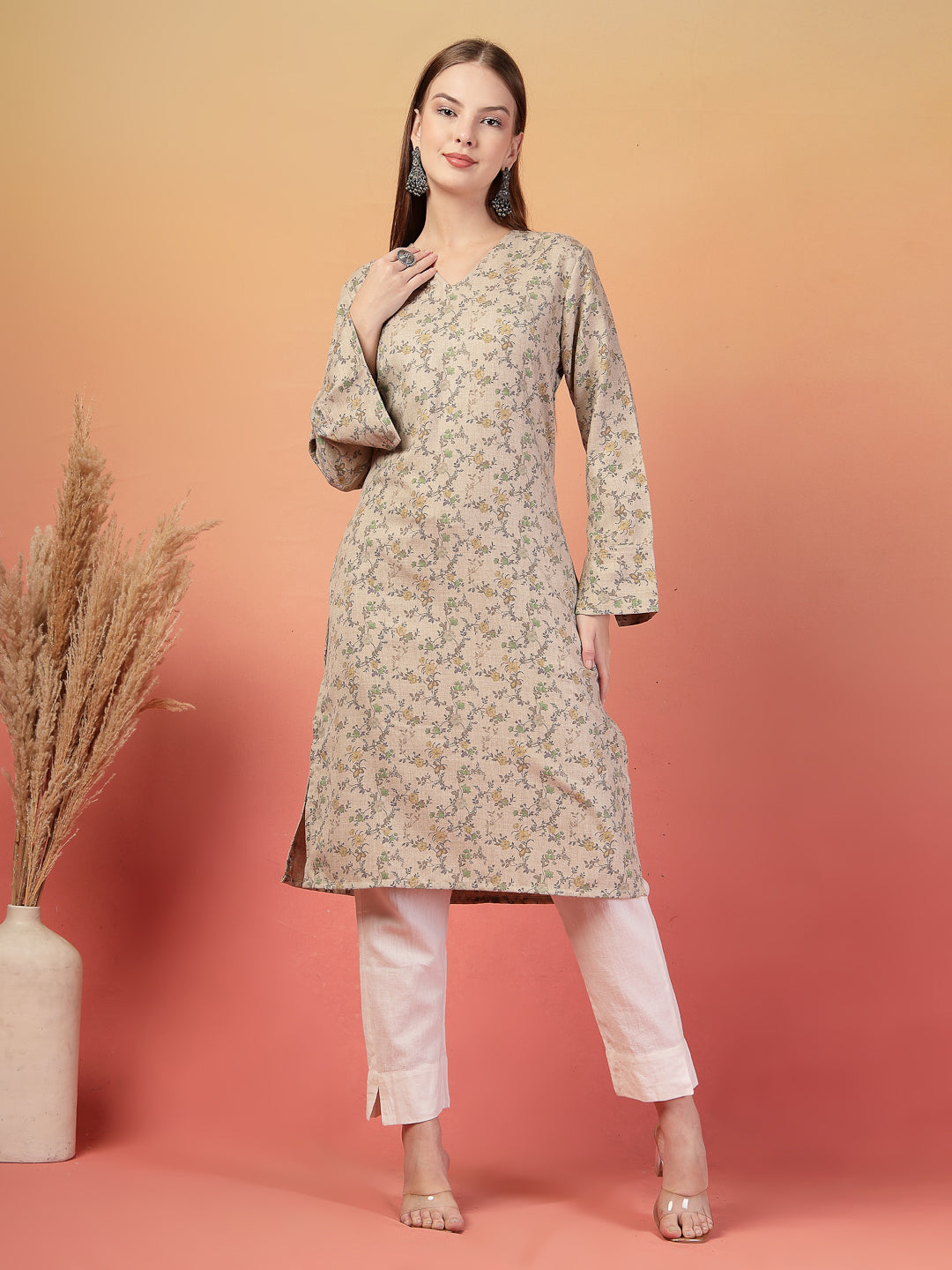 Vastraa Fusion Women Regular Fit Woolen Floral Printed Straight Warm Kurti with V-Neck & Long Sleeves