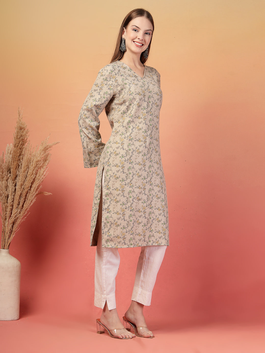 Vastraa Fusion Women Regular Fit Woolen Floral Printed Straight Warm Kurti with V-Neck & Long Sleeves