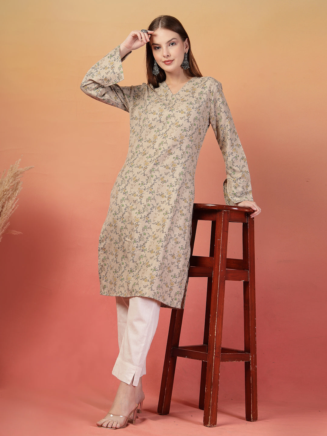Vastraa Fusion Women Regular Fit Woolen Floral Printed Straight Warm Kurti with V-Neck & Long Sleeves