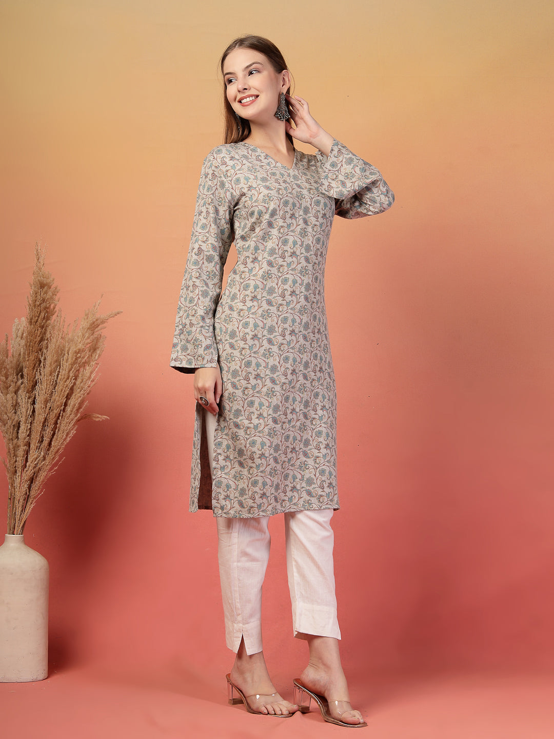 Vastraa Fusion Women Regular Fit Woolen Floral Printed Straight Warm Kurti with V-Neck & Long Sleeves