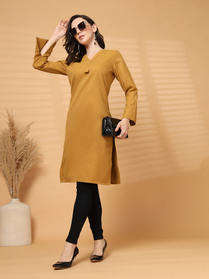 Vastraa Fusion Women's Traditional Woolen V-Neck Solid Kurti