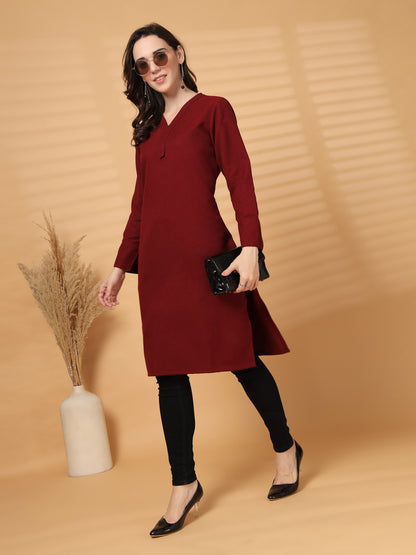 Vastraa Fusion Women's Traditional Woolen V-Neck Solid Kurti