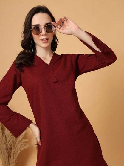 Vastraa Fusion Women's Traditional Woolen V-Neck Solid Kurti