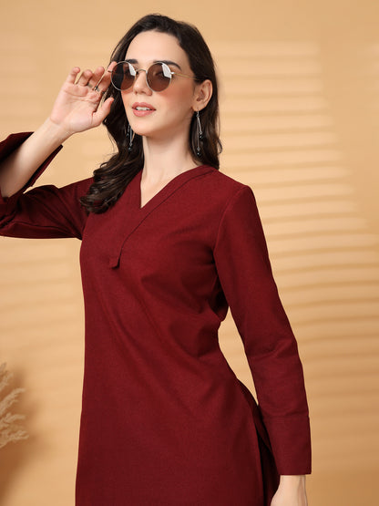 Vastraa Fusion Women's Traditional Woolen V-Neck Solid Kurti