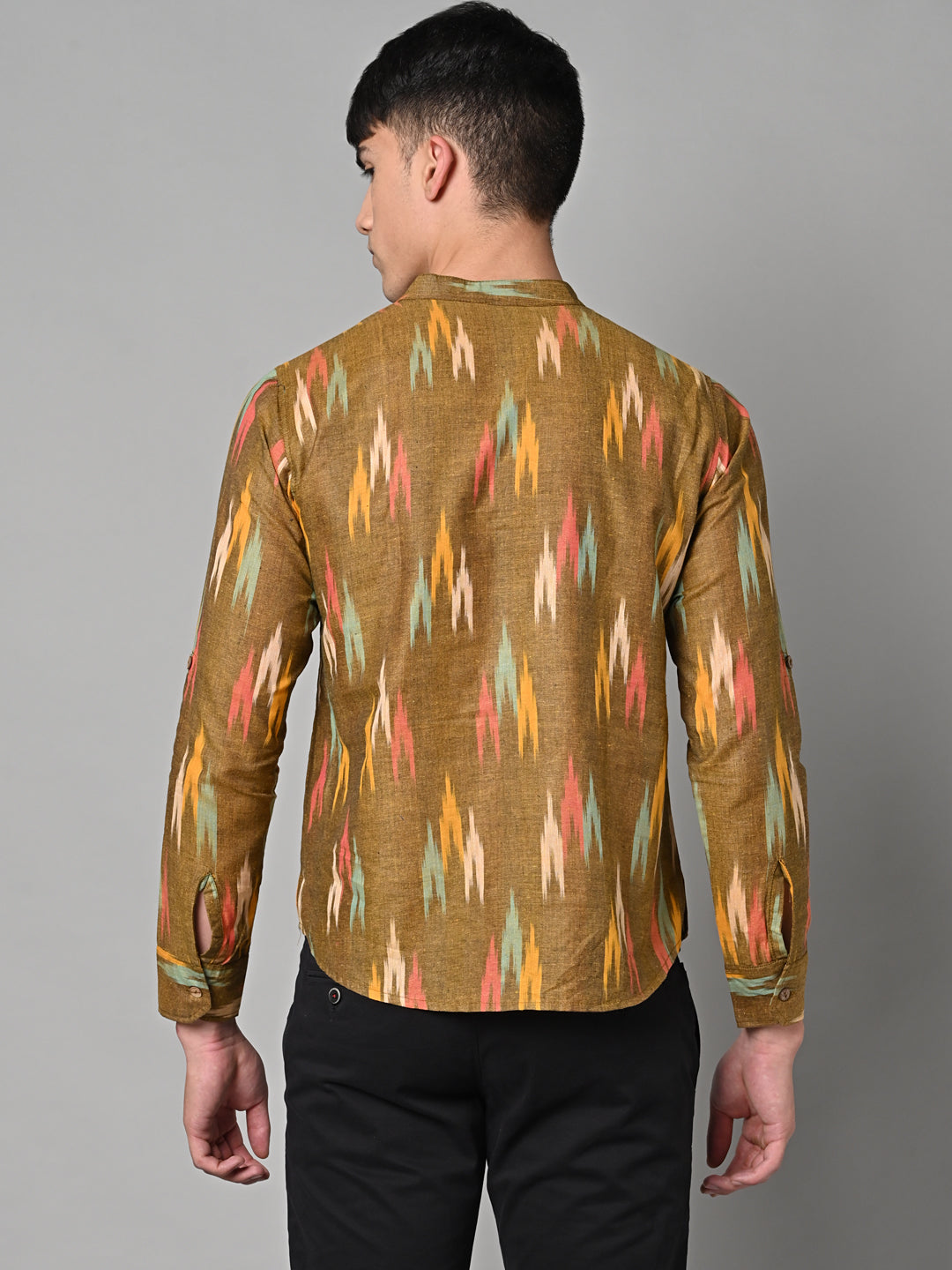 Vastraa Fusion Men Handloom Pure Cotton Ikat Printed Kurta