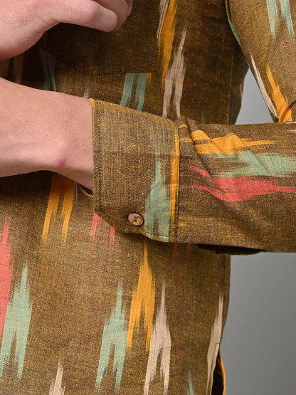 Vastraa Fusion Men Handloom Pure Cotton Ikat Printed Kurta