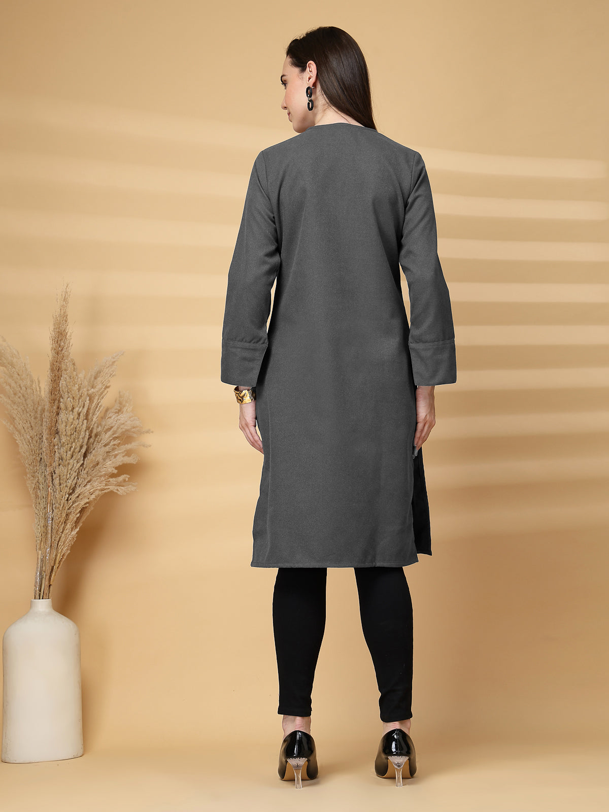 Vastraa Fusion Women's Traditional Woolen V-Neck Solid Kurti