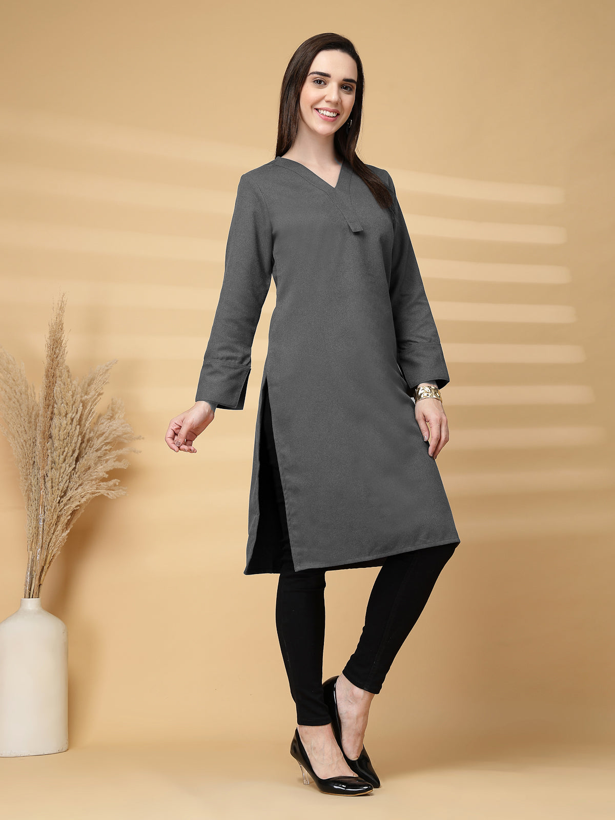 Vastraa Fusion Women's Traditional Woolen V-Neck Solid Kurti