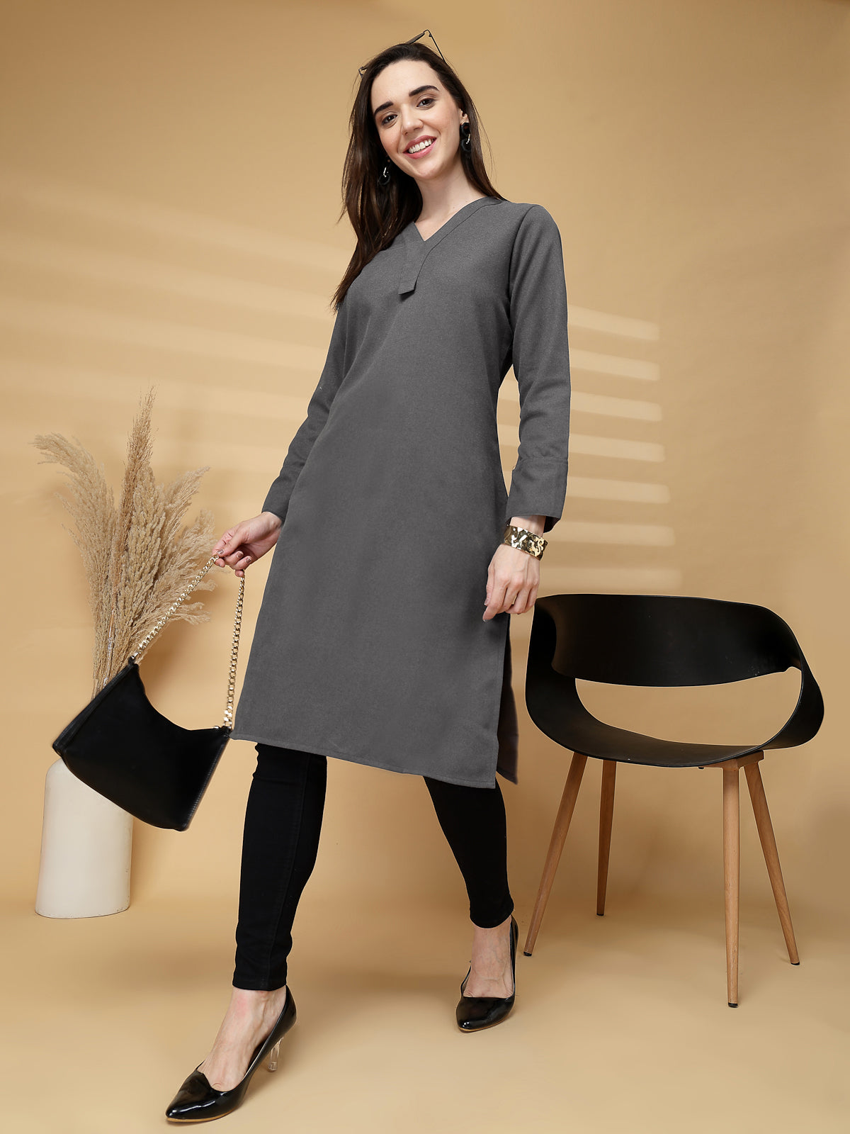 Vastraa Fusion Women's Traditional Woolen V-Neck Solid Kurti