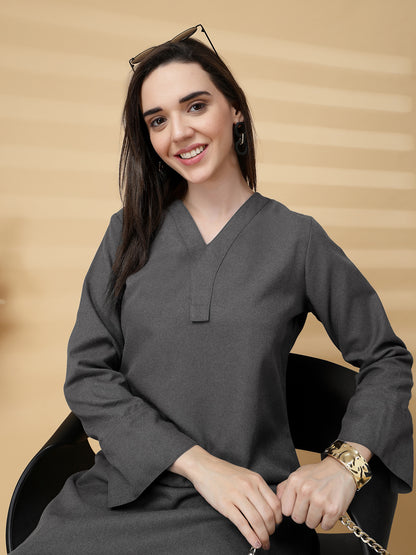 Vastraa Fusion Women's Traditional Woolen V-Neck Solid Kurti