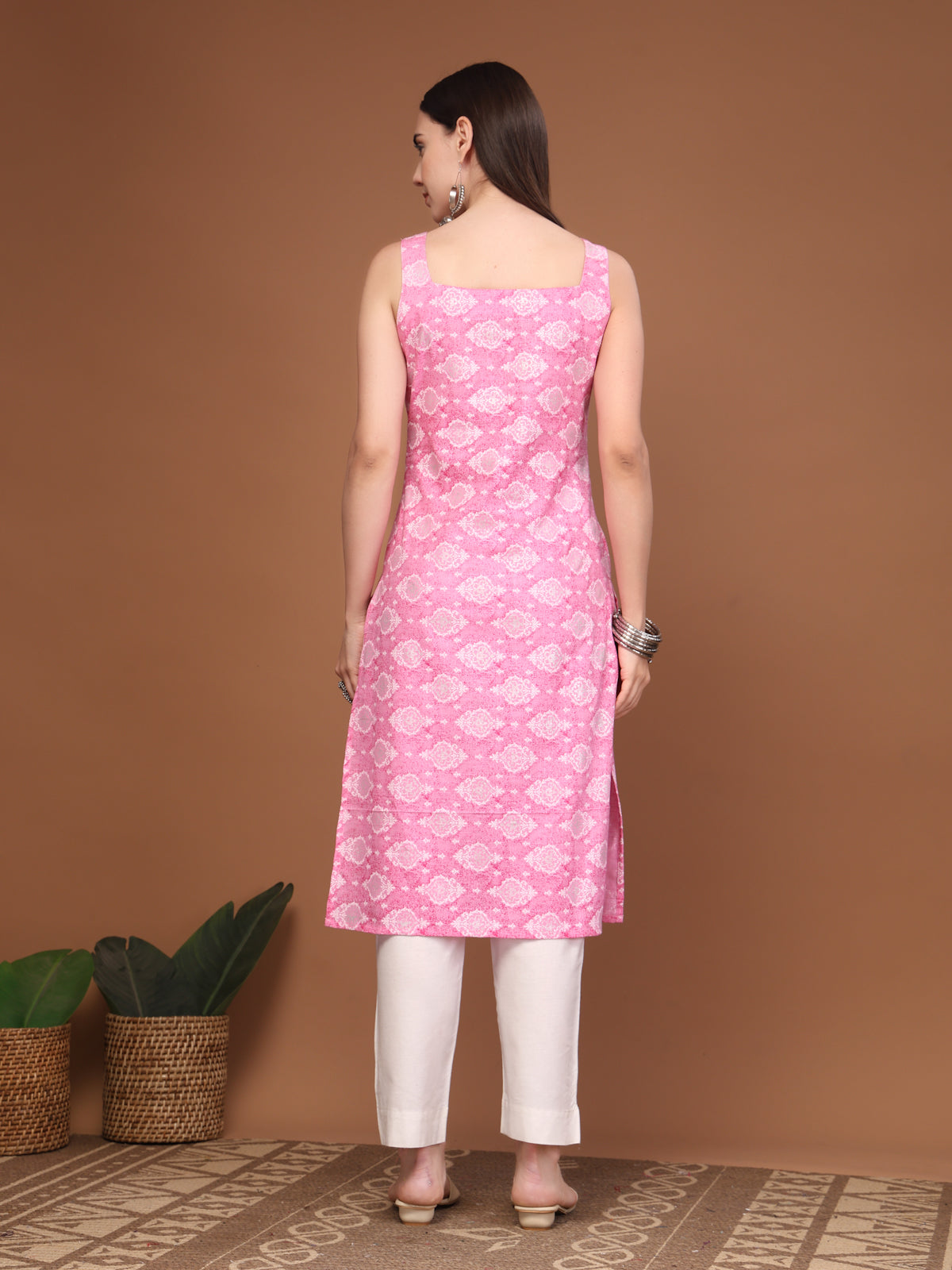 Women Floral Print Sleeveless Straight Kurti
