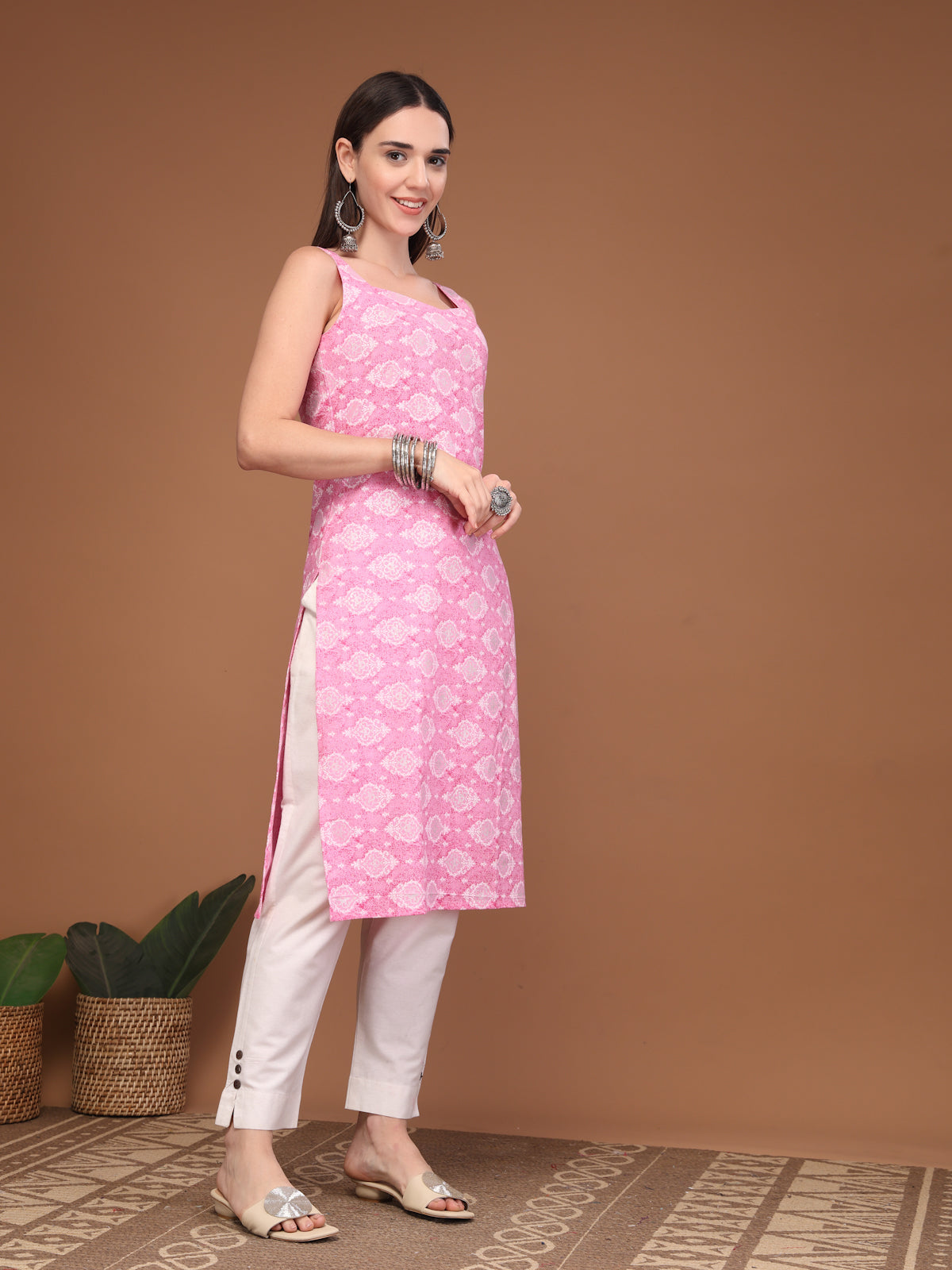 Women Floral Print Sleeveless Straight Kurti