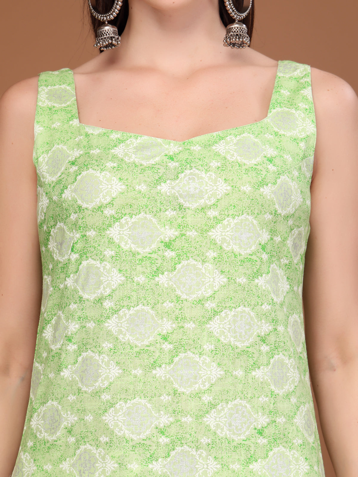 Women Floral Print Sleeveless Straight Kurti