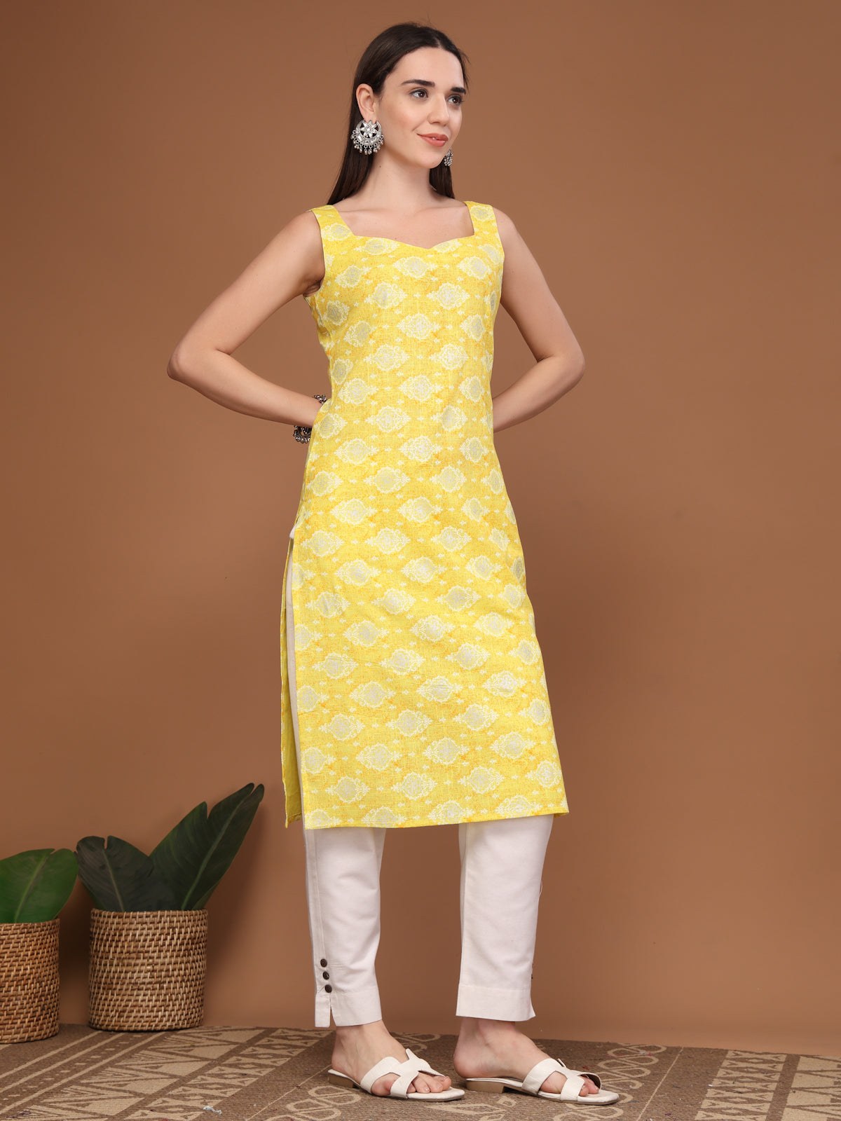 Women Floral Print Sleeveless Straight Kurti