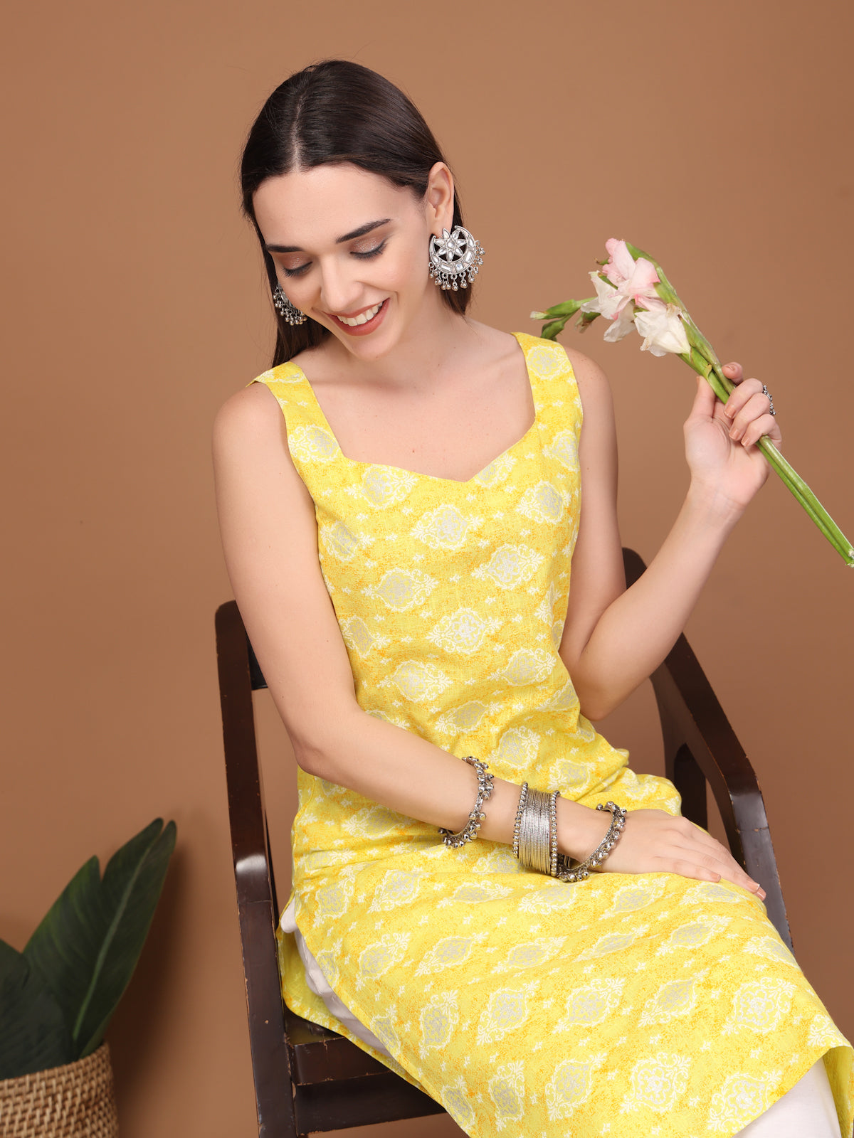 Women Floral Print Sleeveless Straight Kurti