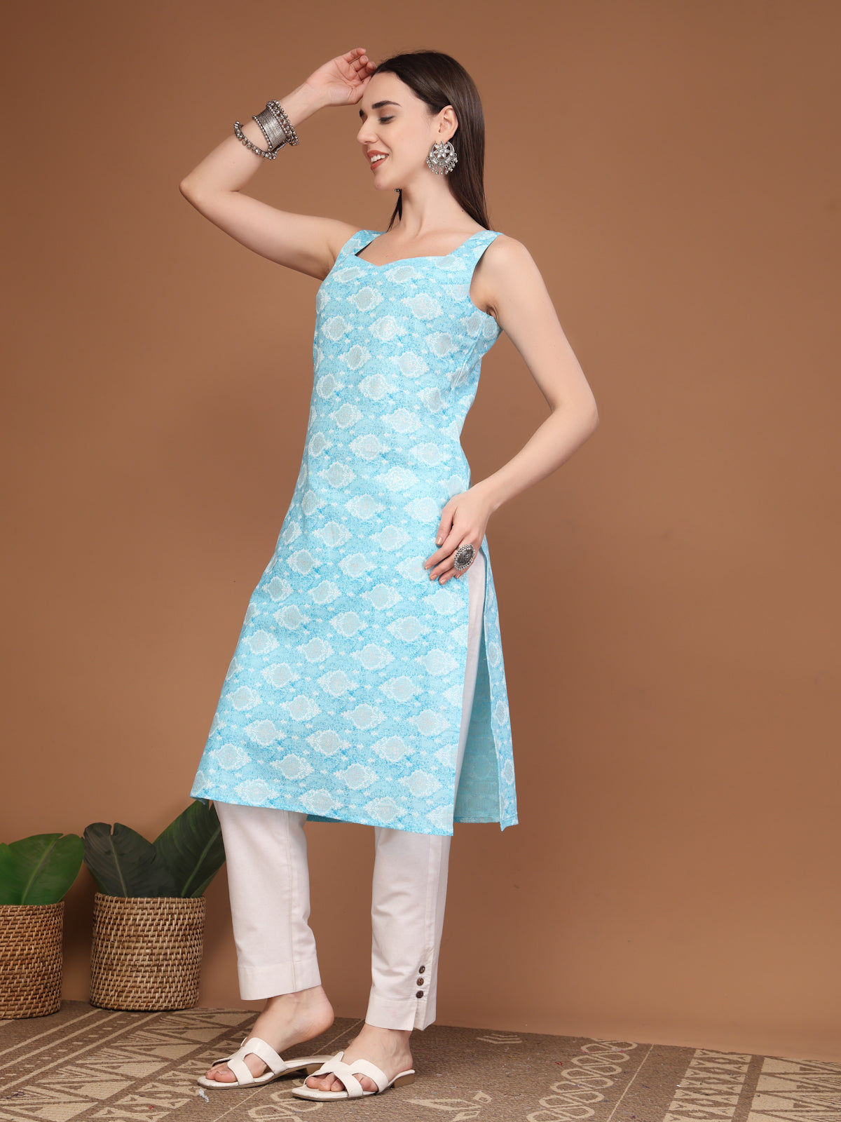 Women Floral Print Sleeveless Straight Kurti