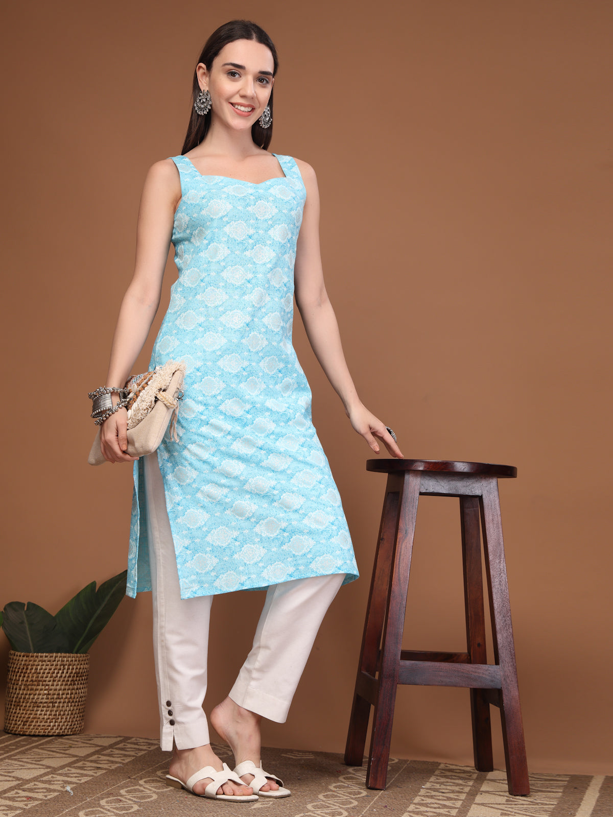 Women Floral Print Sleeveless Straight Kurti