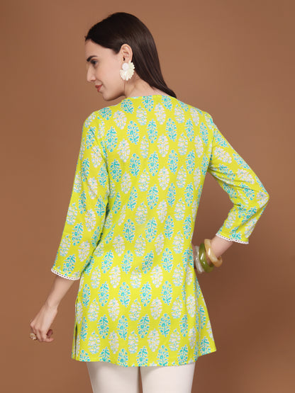 Vastraa Fusion Women’s Floral Printed Kurti Top Elegant Cotton Ethnic Tunic with V-Neck & Full Sleeves Casual