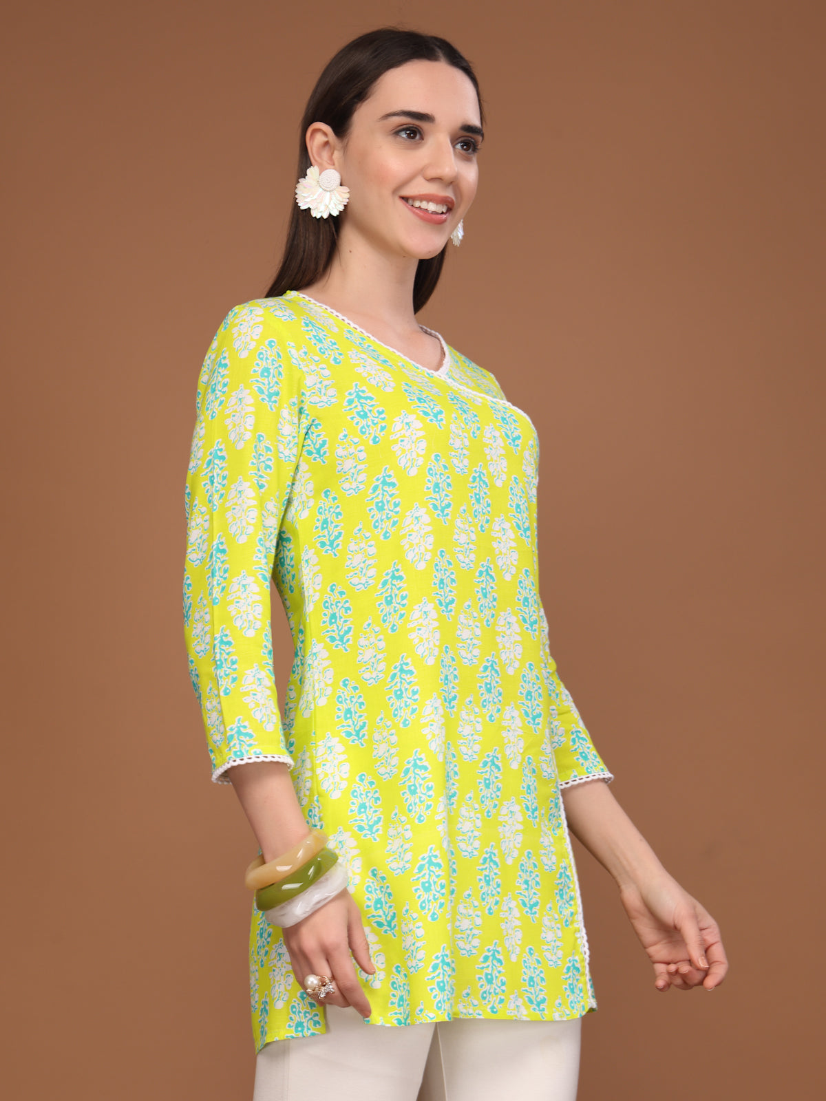 Vastraa Fusion Women’s Floral Printed Kurti Top Elegant Cotton Ethnic Tunic with V-Neck & Full Sleeves Casual