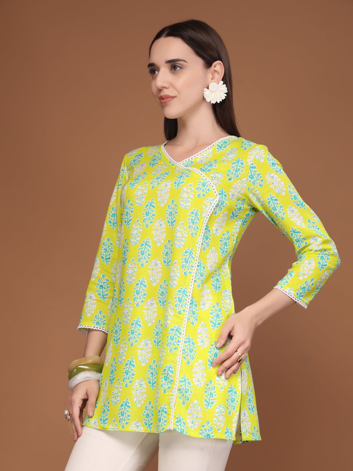 Vastraa Fusion Women’s Floral Printed Kurti Top Elegant Cotton Ethnic Tunic with V-Neck & Full Sleeves Casual