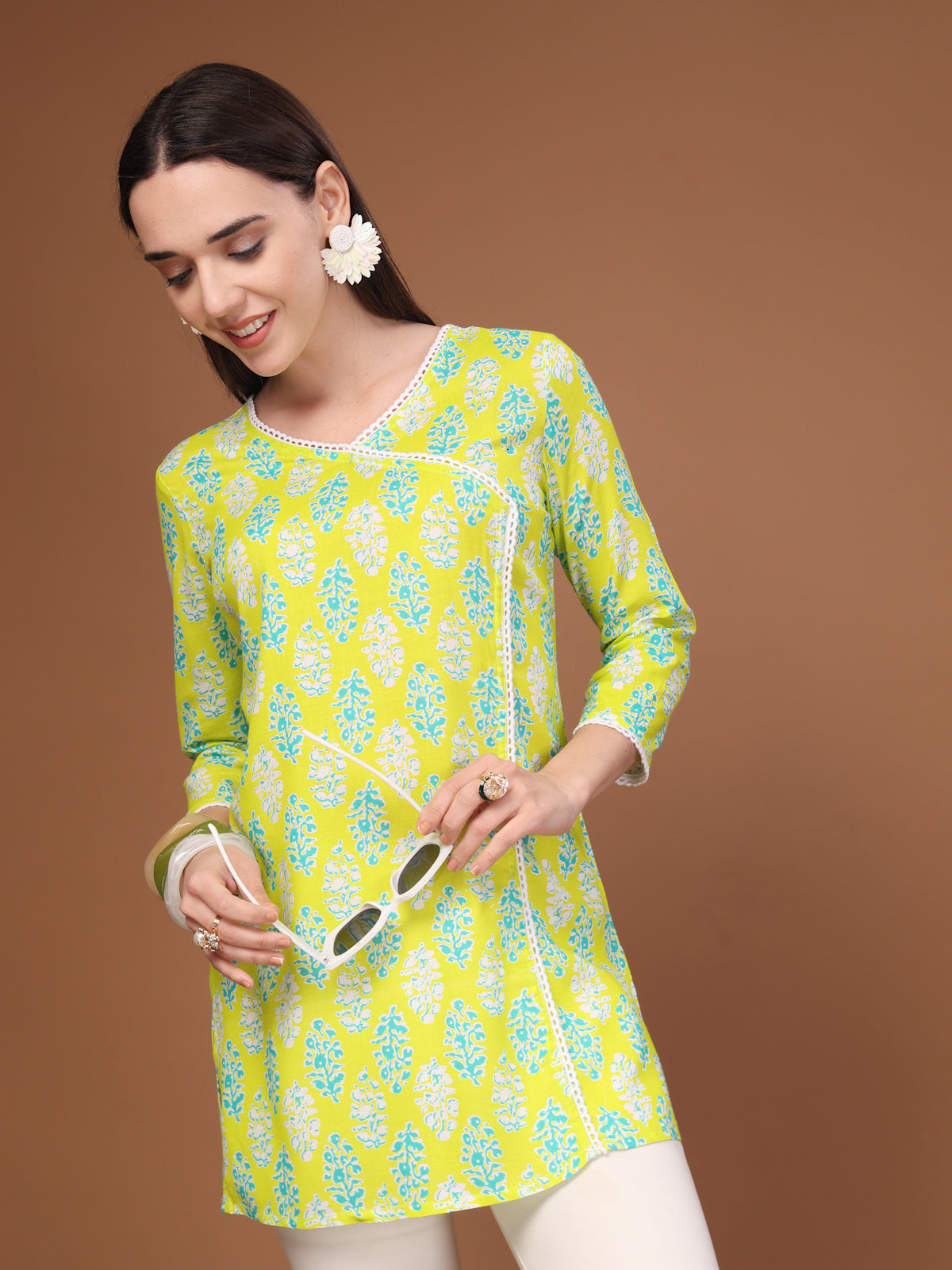 Vastraa Fusion Women’s Floral Printed Kurti Top Elegant Cotton Ethnic Tunic with V-Neck & Full Sleeves Casual