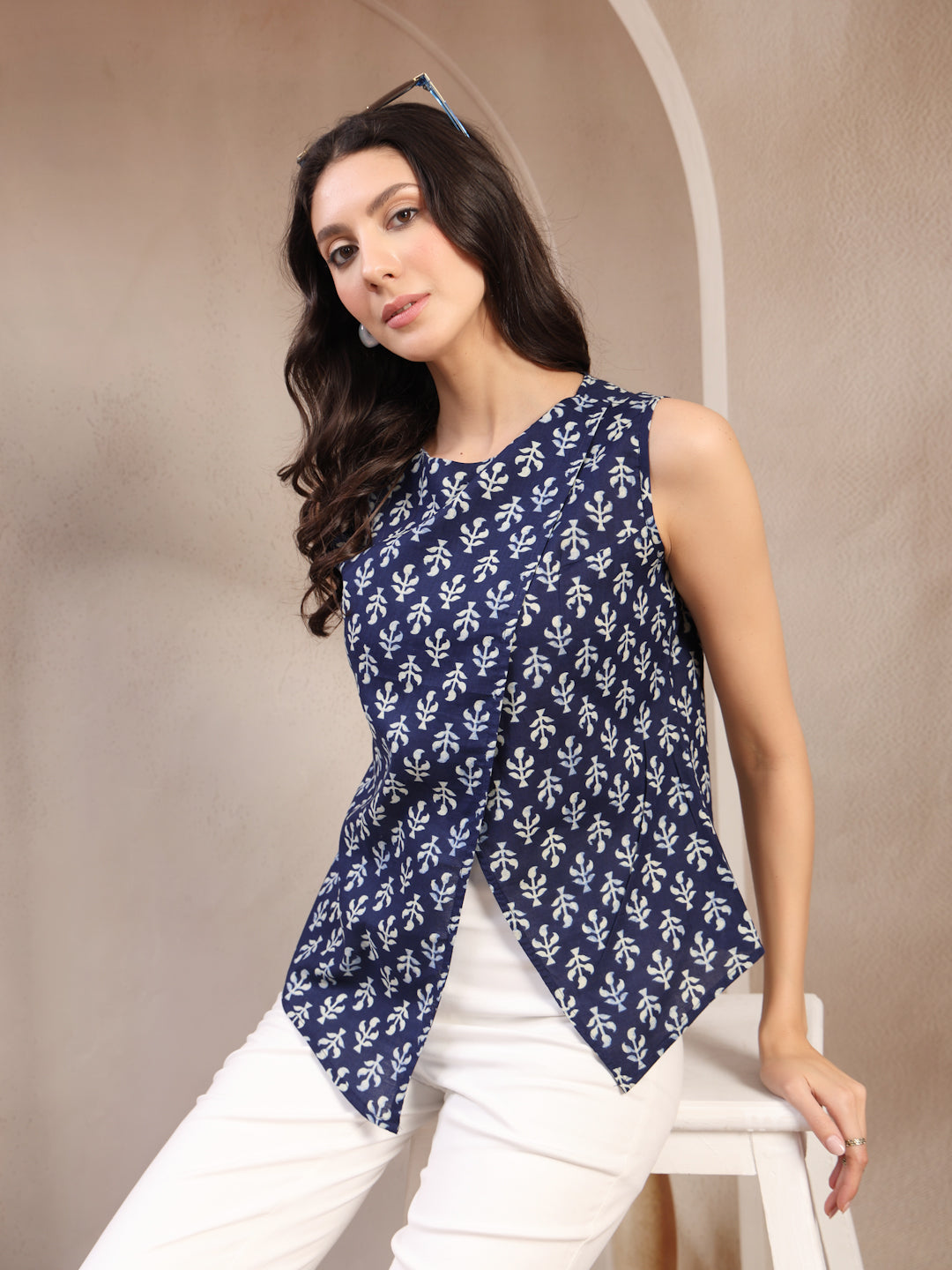 Vastraa Fusion Cotton Women's Stylish Fashion Casual Sleeveless Boat Neck Keyhole Back Top