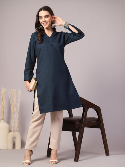 Vastraa Fusion Women's Traditional Woolen V-Neck Solid Kurti