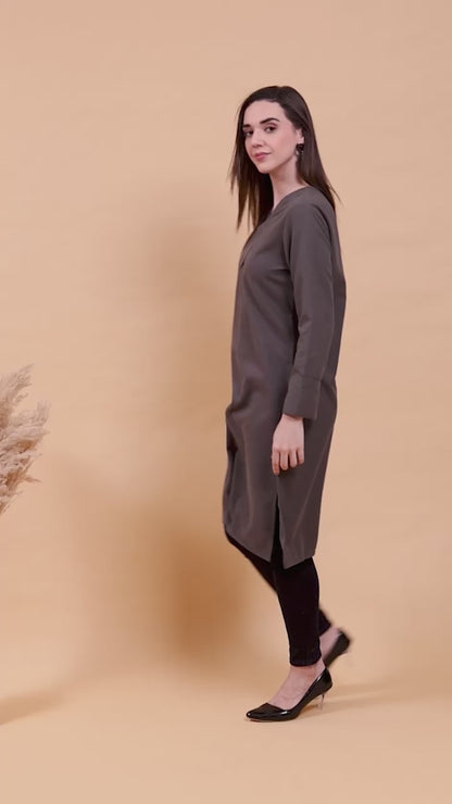 Vastraa Fusion Women's Traditional Woolen V-Neck Solid Kurti